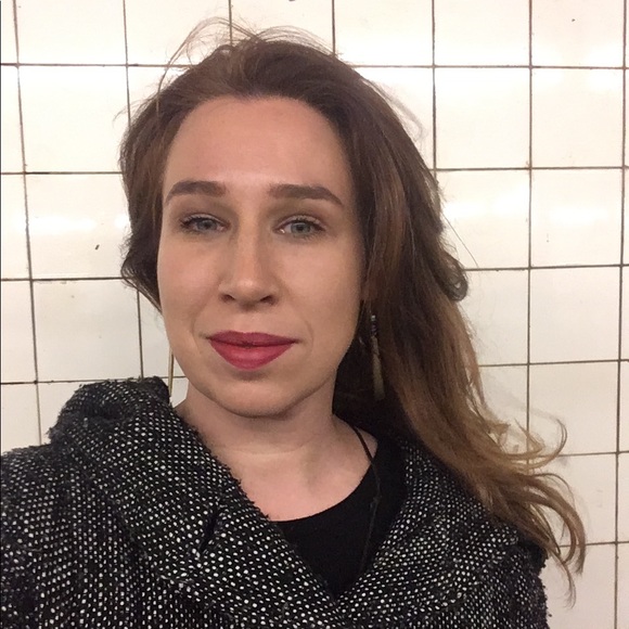 Meet your Posher, Emily - Picture 2 of 2